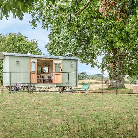 Padarn'S Hut Villa Llanbadarn Fynydd Exterior photo